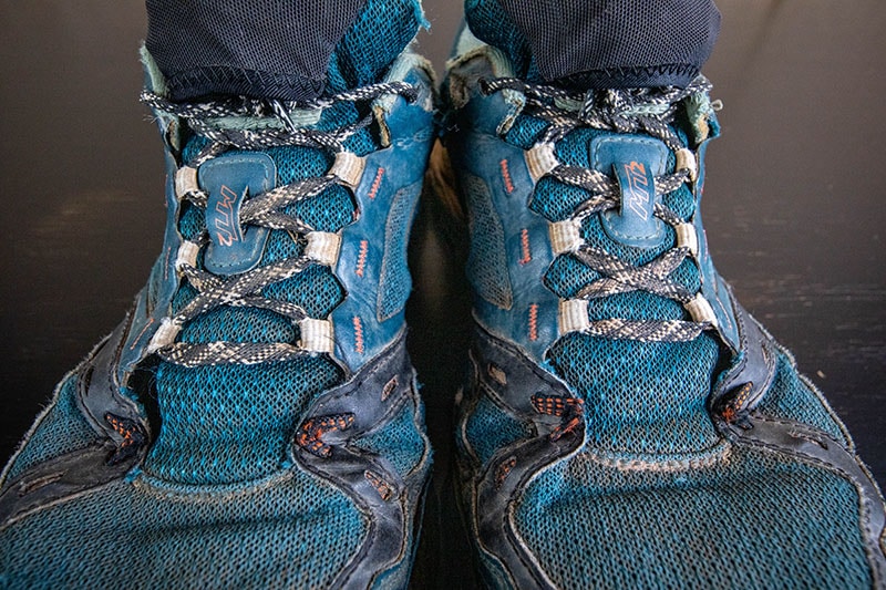 Showing the broken laces on the decathlon evadict mt2 trail runners