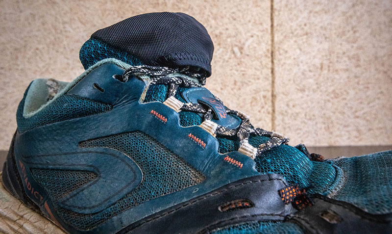 Showing the lacing system on the Decathlon Evadict Mt2 trail runners